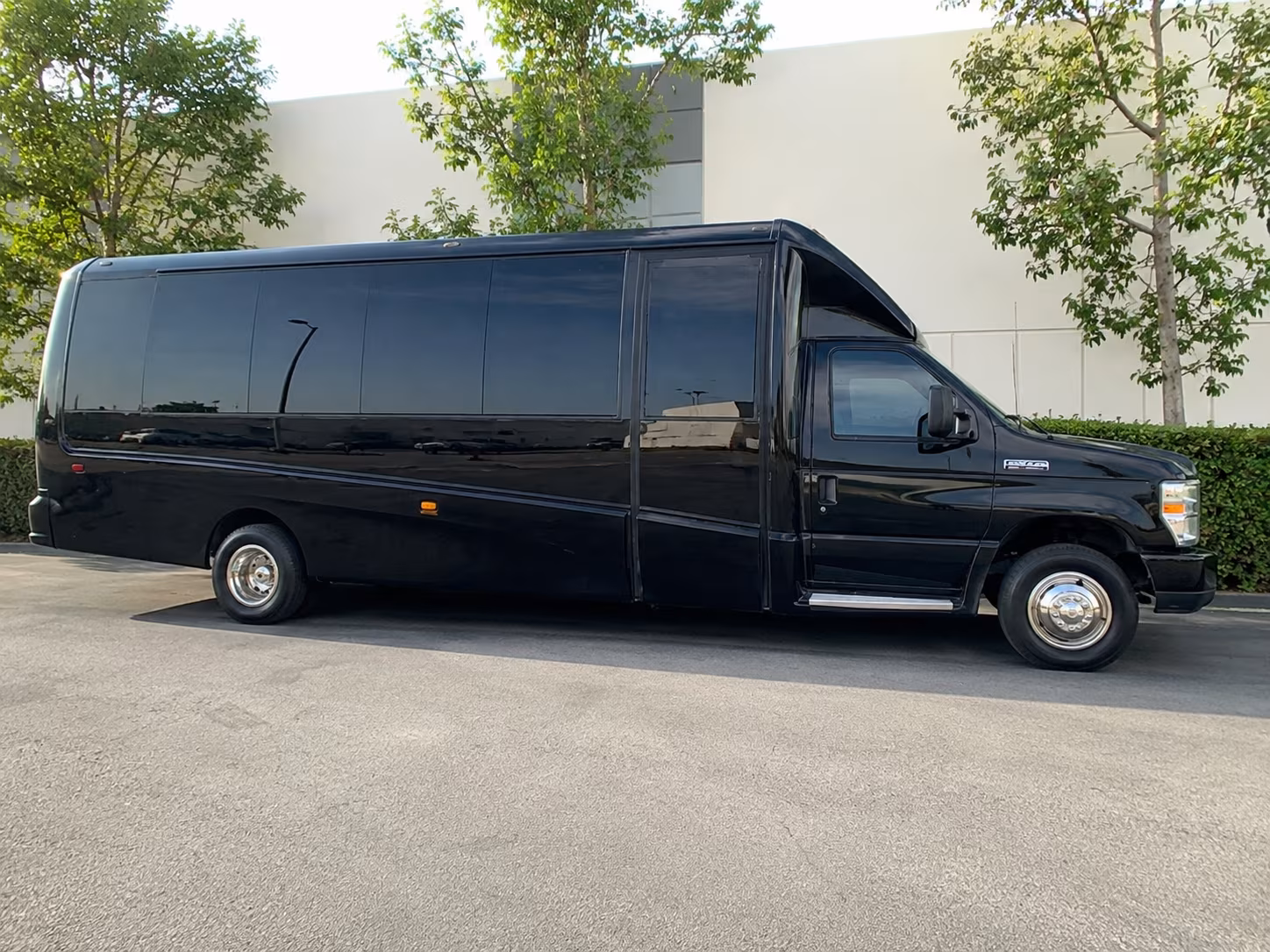 guest shuttles to hannah nicole vineyards winery and wedding venues around concord
